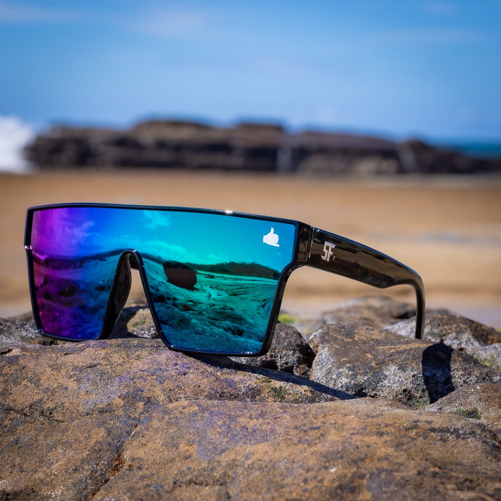 Sea Breeze Sunglasses - Polarised Lens Green Front View - Stay Fancy